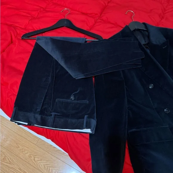 Elegant Black Double-Breasted Suit 40R Pants 32x32